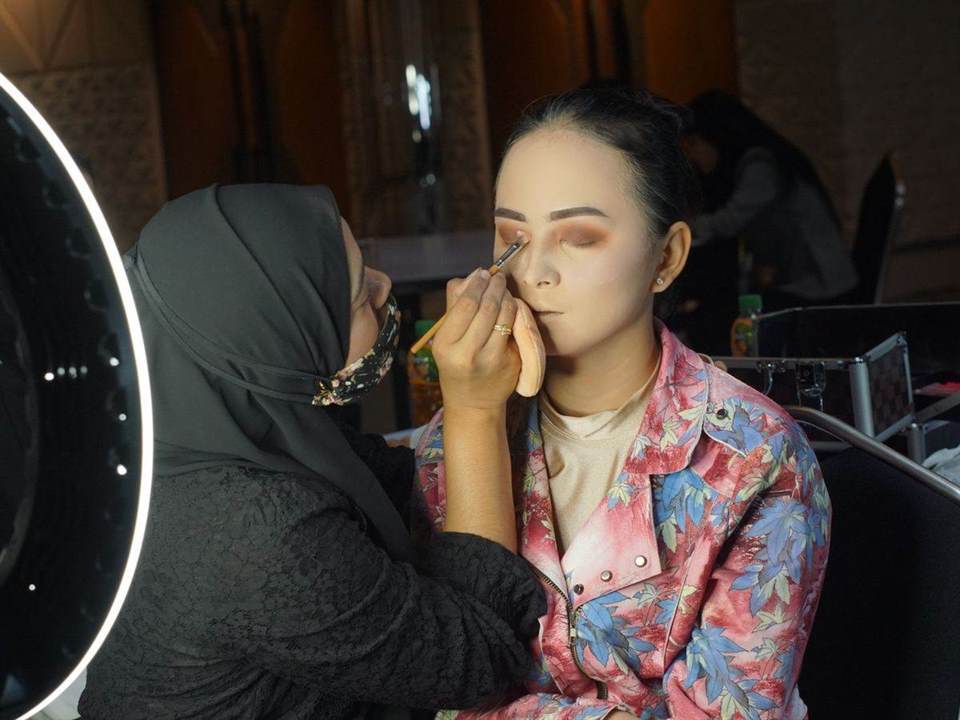 Established Beauty Training Academy and International Make-up Brand Distributor