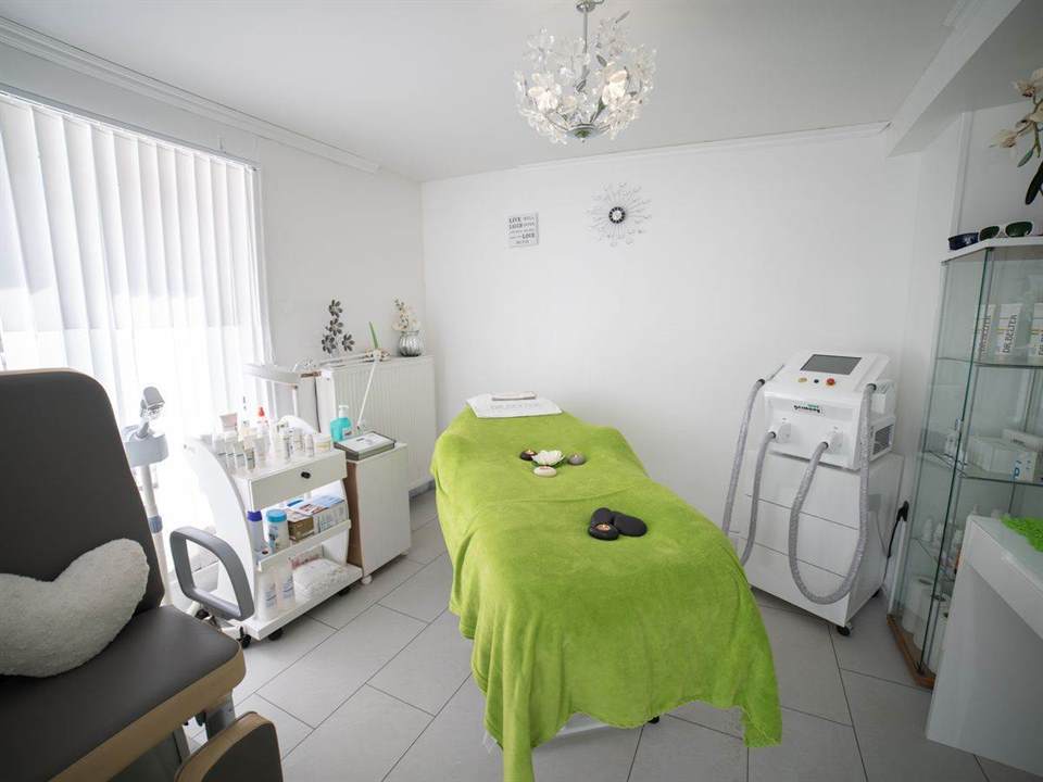 Established Nail and Beauty Salon for Sale