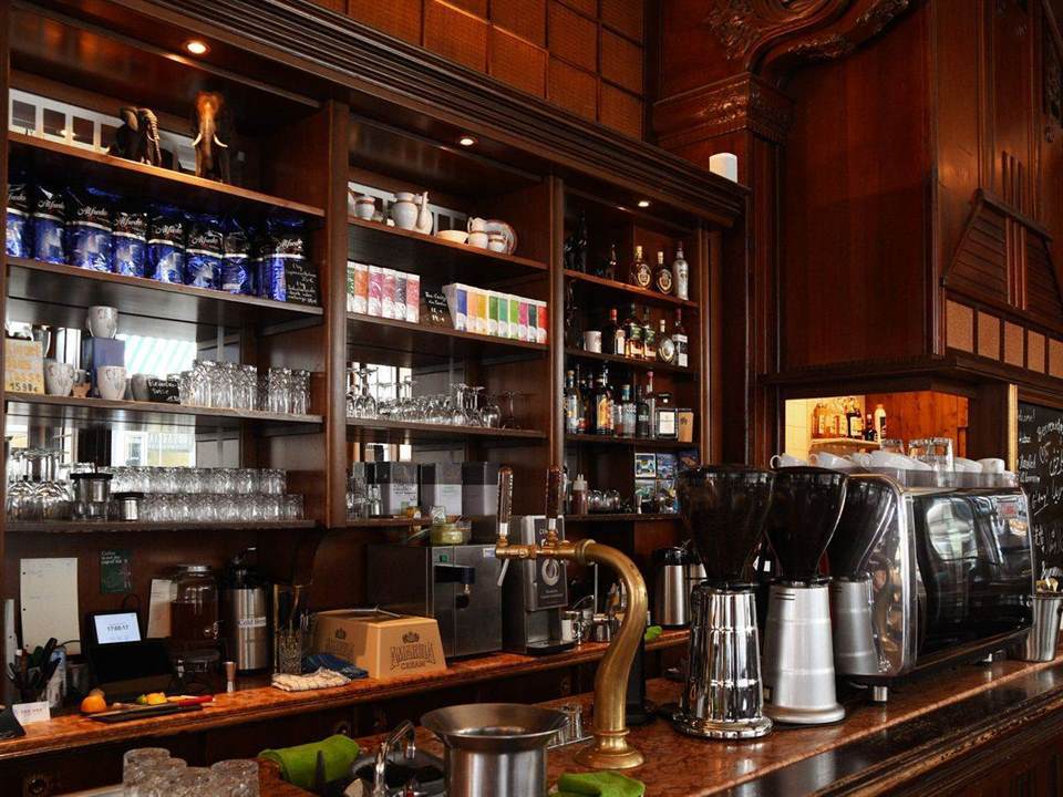 Established café and device-care business with multi-site growth potential