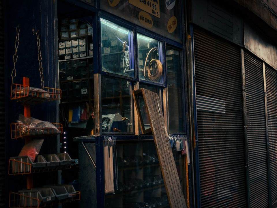 Well-established independent hardware and building supplies store